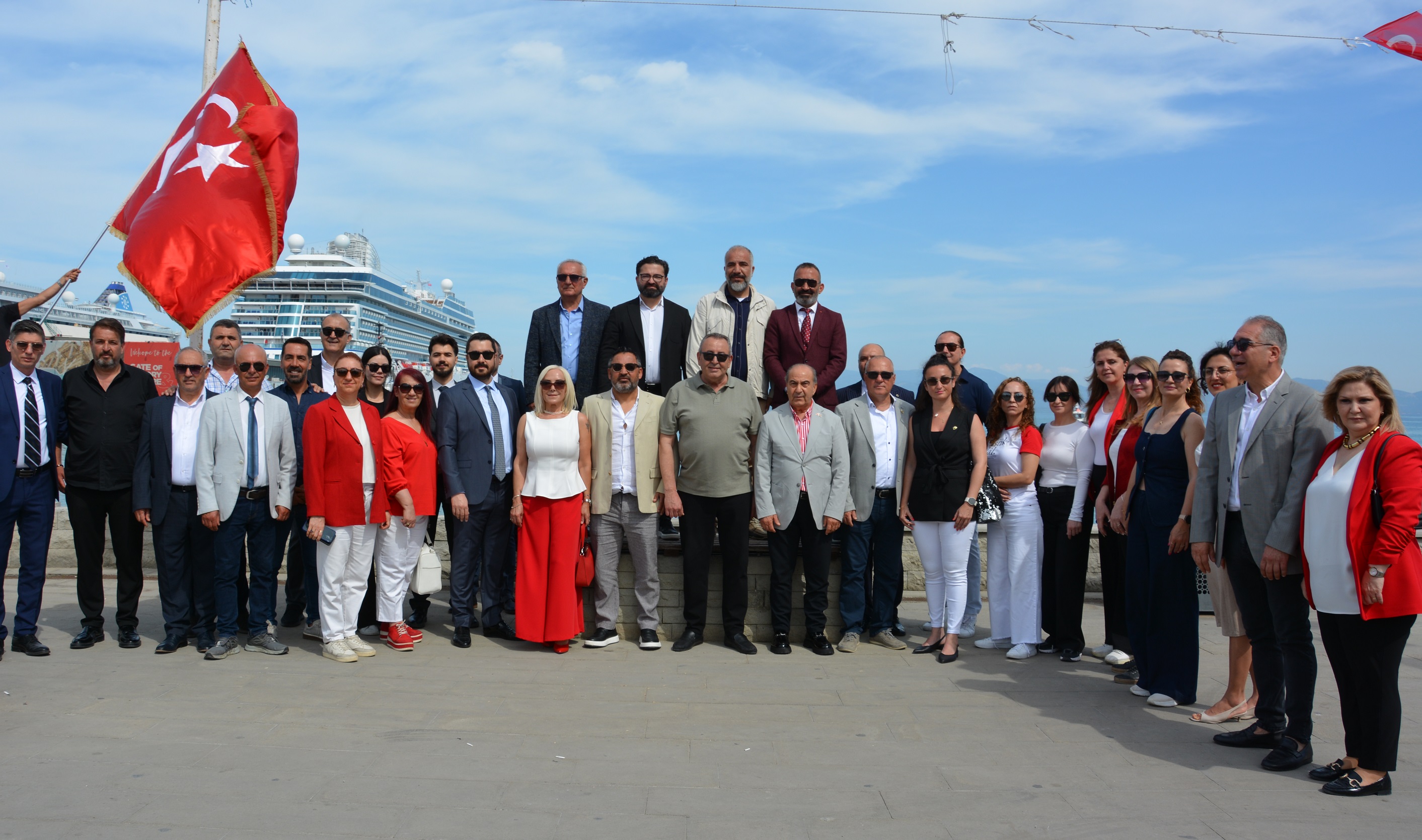 KUŞADASI’NDA 19 MAYIS’A YAKIŞAN COŞKU, KUTO’DAN GÜÇLÜ KATILIM