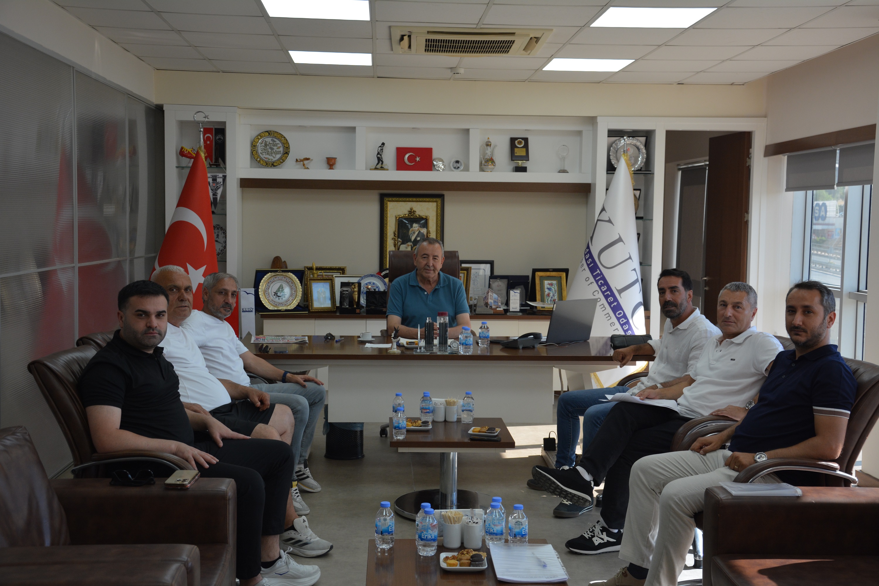 KUŞADASI TİCARET ODASI’NDA GRAND BAZAAR ESNAFI İLE KUŞADASI’NIN TURİZM GÜNDEMİ DEĞERLENDİRİLDİ