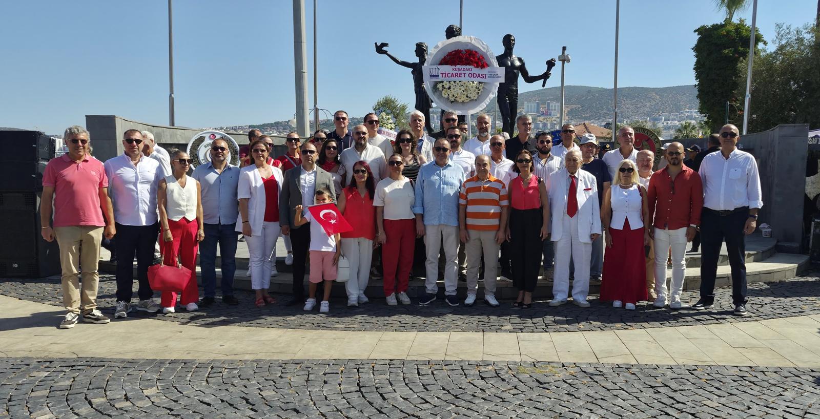 KUŞADASI TİCARET ODASI YÖNETİMİ 30 AĞUSTOS ZAFER BAYRAMI COŞKUSUNA ORTAK OLDU