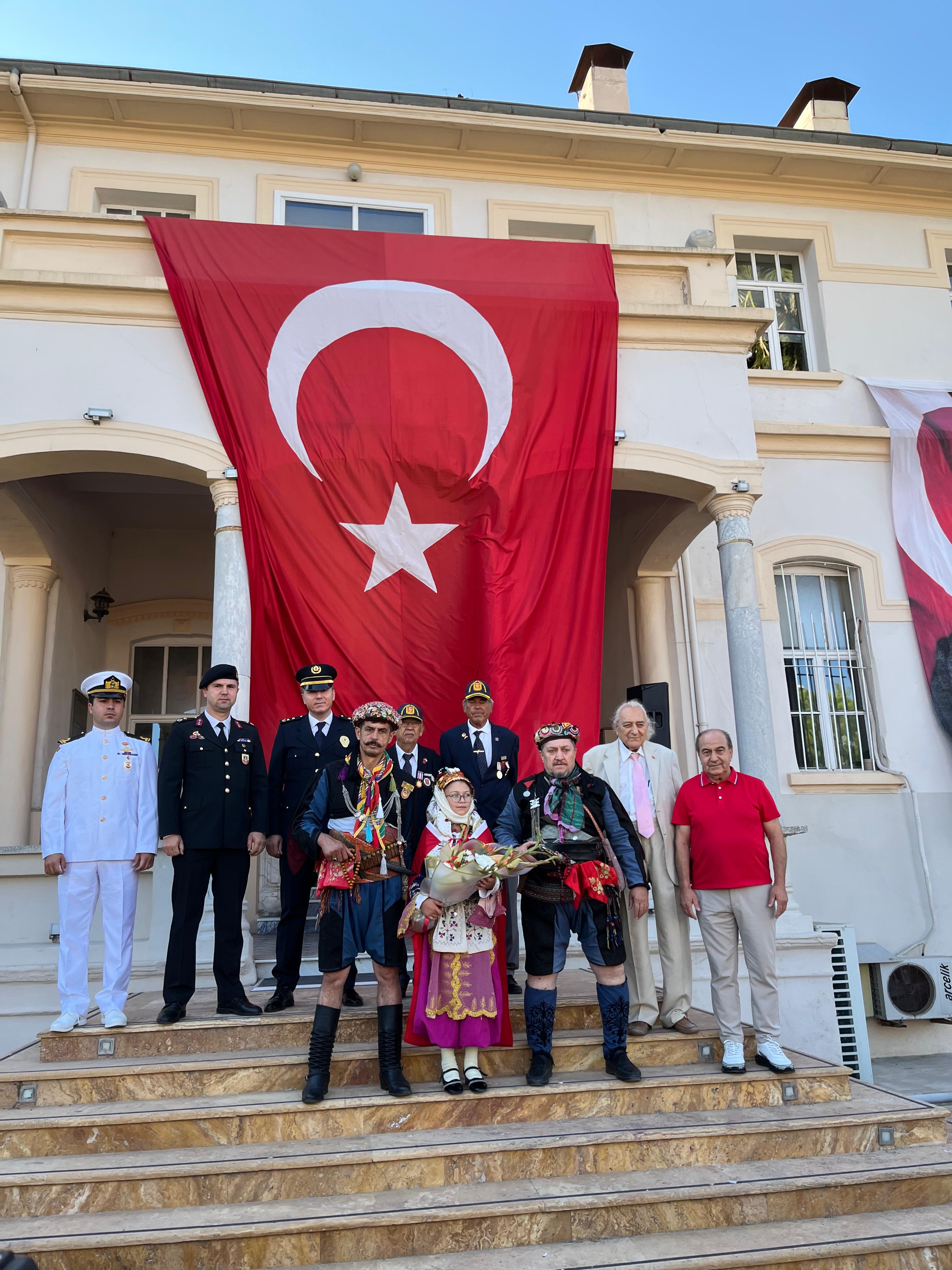 KUŞADASI’NIN DÜŞMAN İŞGALİNDEN KURTULUŞUNUN 104. YIL DÖNÜMÜ TÖRENLE KUTLANDI