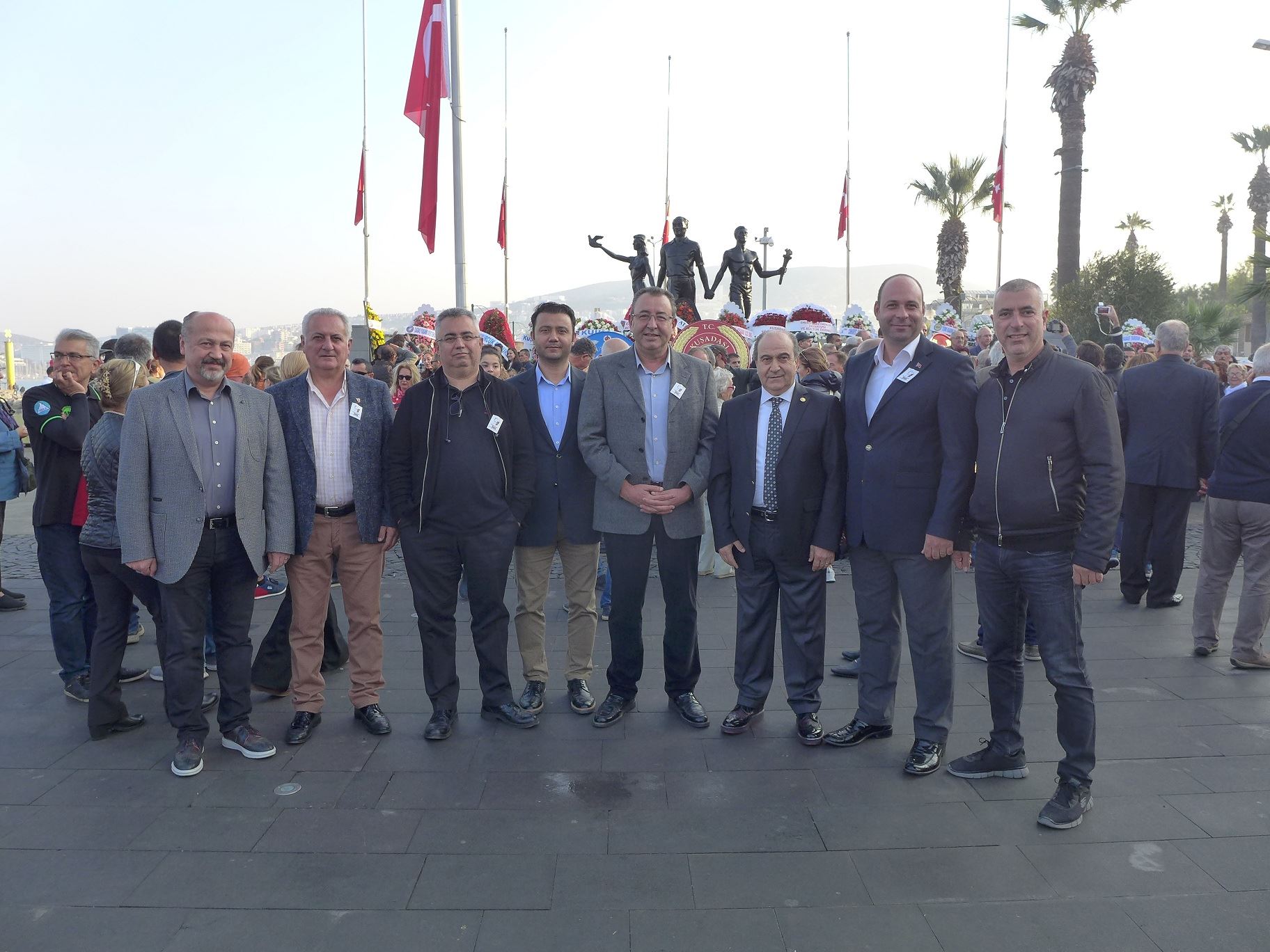 ULU ÖNDER MUSTAFA KEMAL ATATÜRK KUŞADASI'NDA TÖRENLE ANILDI