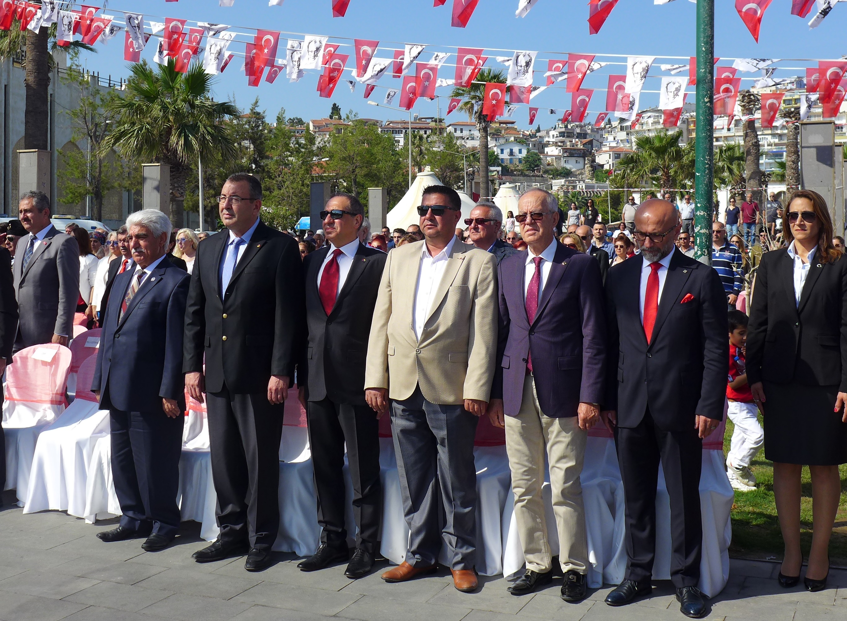 MİLLİ MÜCADELENİN YÜZÜNCÜ YILINDA 19 MAYIS KUŞADASI'NDA COŞKUYLA KUTLANDI
